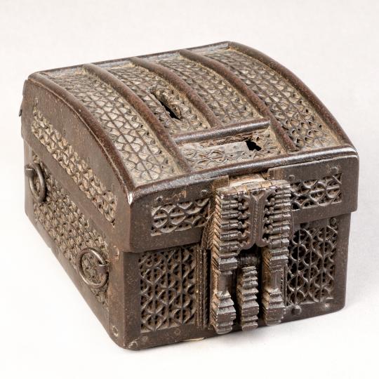 Coffret à mailles - coffret en métal avec une serrure ouvragée