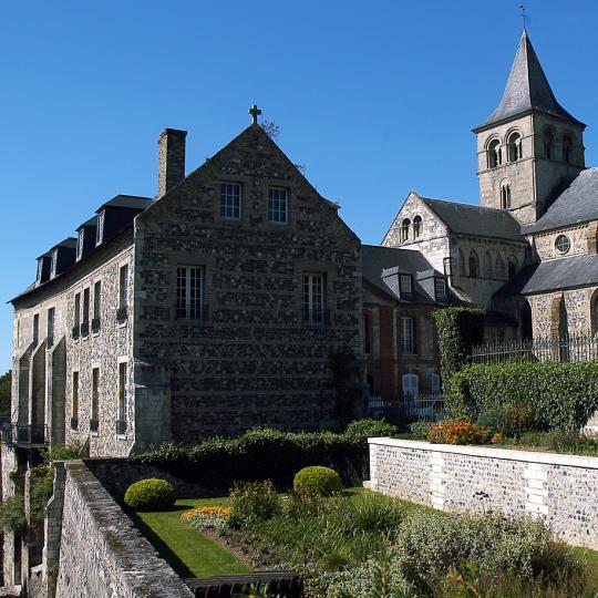 Abbaye depuis les jardins en terrasse.