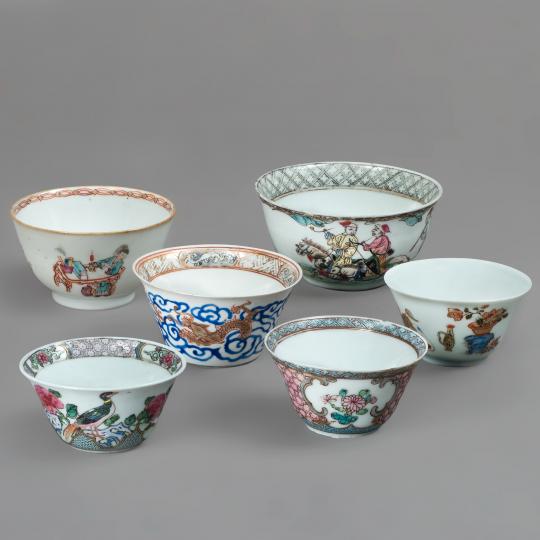 Six coupes en porcelaines de Chine.