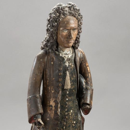 Statuette de Michel Dubocage en costume de capitaine de navire