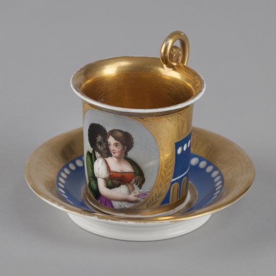 Tasse en porcelaine  dorée