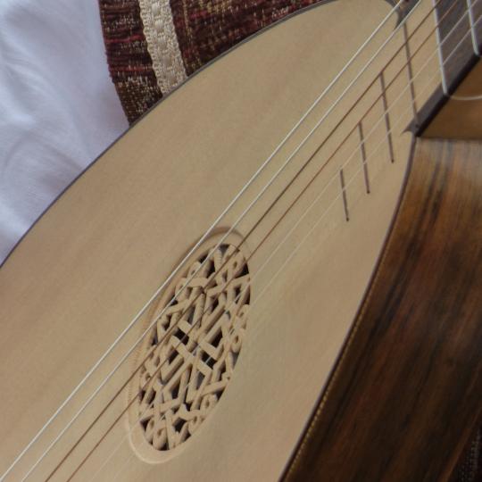 Journée du luth - Gros plan sur l'instrument de musique : le luth.
