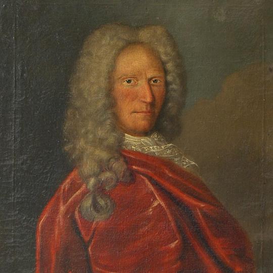 Portrait en buste du corsaire, portant une perruque et un manteau en velours rouge.