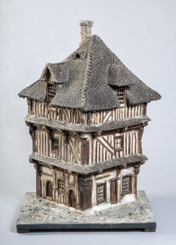 Maison d'angle, à pans de bois à trois étages.