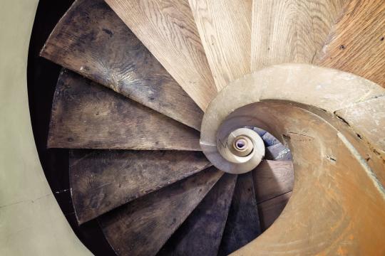 escalier en bois.