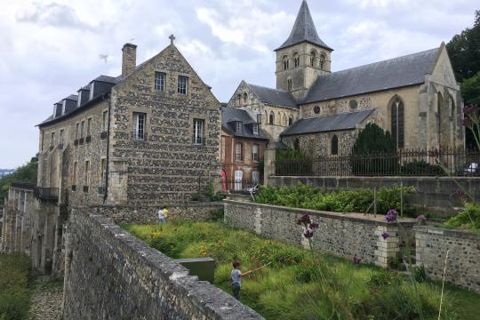 Vue des jardins en terrasse de l'Abbaye.