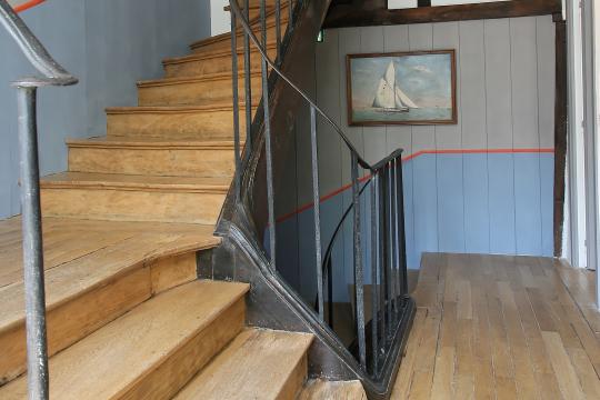 Escalier en bois du 1er étage de l'Hôtel Dubocage de Bléville.