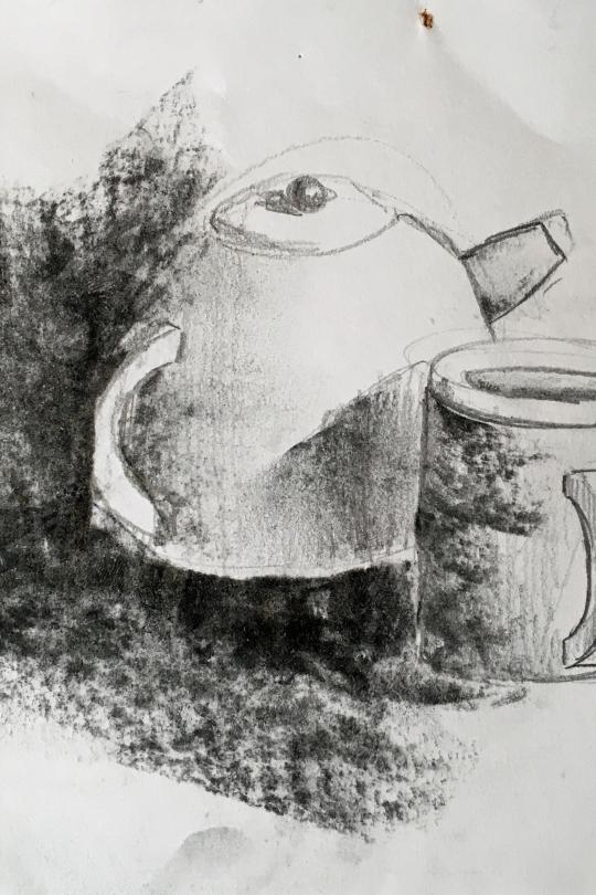 Dessin au fusain d'un tasse  à café et d'un cafetière